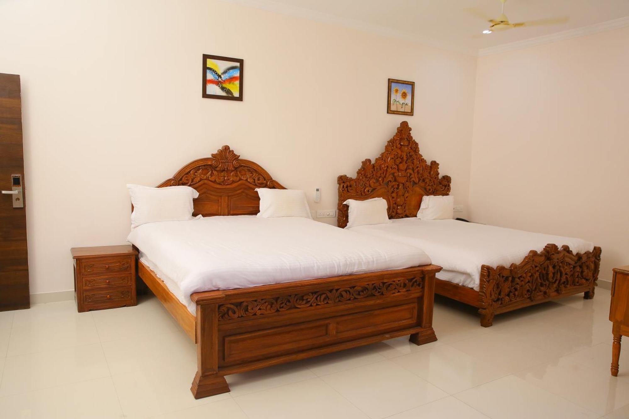 Saba Executive Rooms And Apartments Гайдарабад Екстер'єр фото