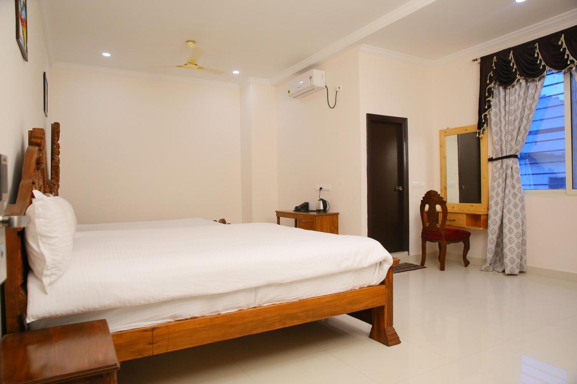 Saba Executive Rooms And Apartments Гайдарабад Екстер'єр фото